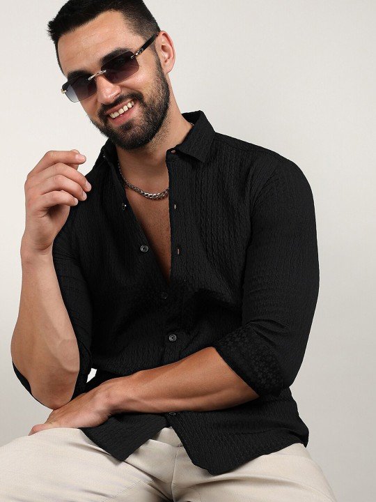 Campus Sutra Men Black Chain-Creased Shirt – Regular Fit
