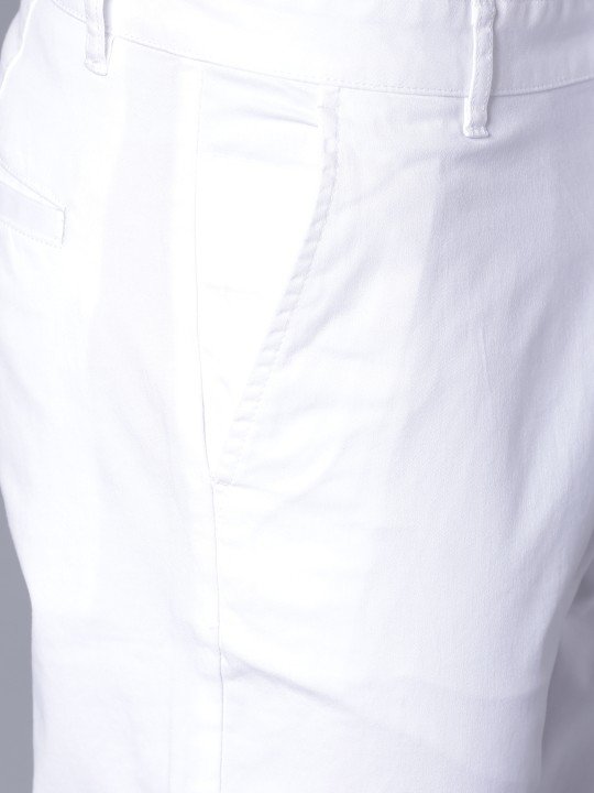 HIGHLANDER Men Solid White Tapered Fit Chinos