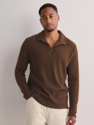 B96B3nwE_ff0e945485a84384b42531079eceb8c3 GenzyMen Men Self Design Polo Collar Relaxed Fit T-shirt – Brown